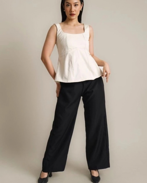 RYLENE LUNA Square Neck Peplum Top – Atasan Wanita Peplum Tanpa Lengan Basic Elegan