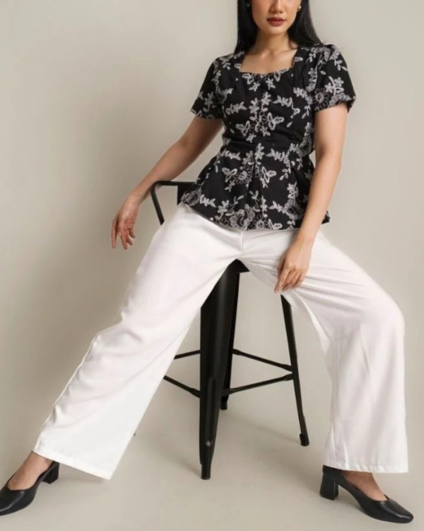 RYLENE ELENA Top Katun Floral Bordir – Atasan Wanita Motif Bunga Bordir Lengan Pendek