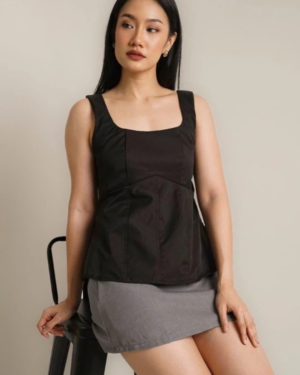 RYLENE LUNA Square Neck Peplum Top – Atasan Wanita Peplum Tanpa Lengan Basic Elegan