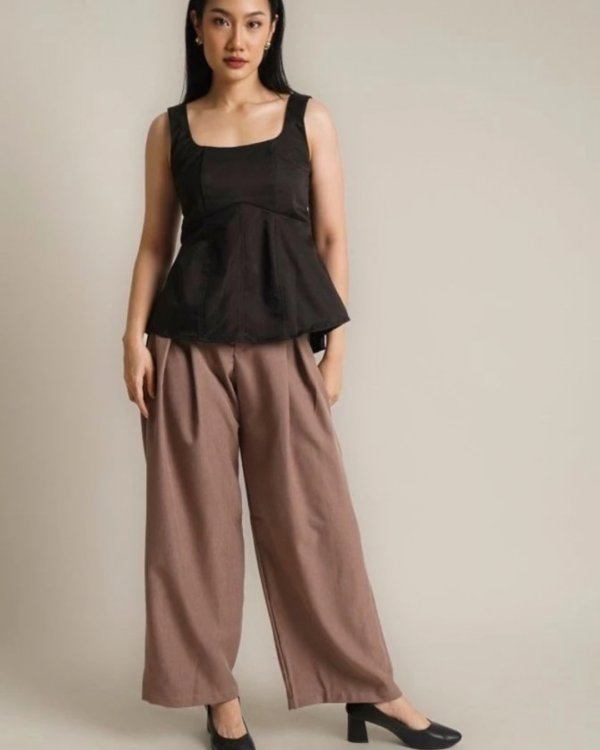 RYLENE LUNA Square Neck Peplum Top – Atasan Wanita Peplum Tanpa Lengan Basic Elegan